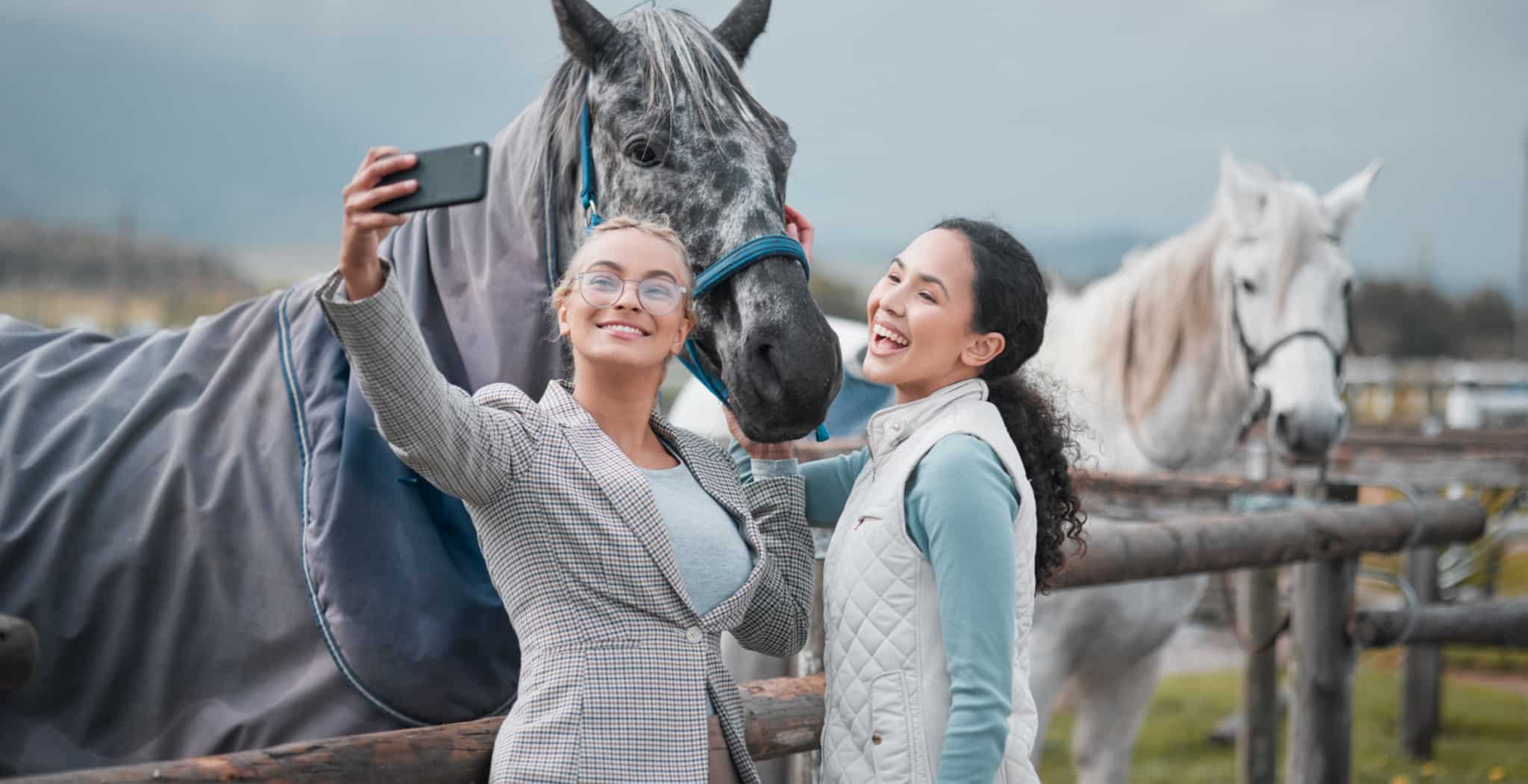 EQU Streamz friends and influencers who recommend our magnetic horse bands