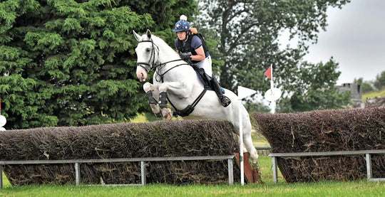 EQU Streamz advanced magnetic horse bands helping mystie and her eventing rider charlotte mcnally uk