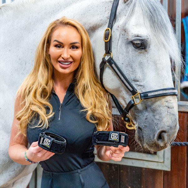Sofie Buchart Dressage and Showjumping professional holding equ streamz