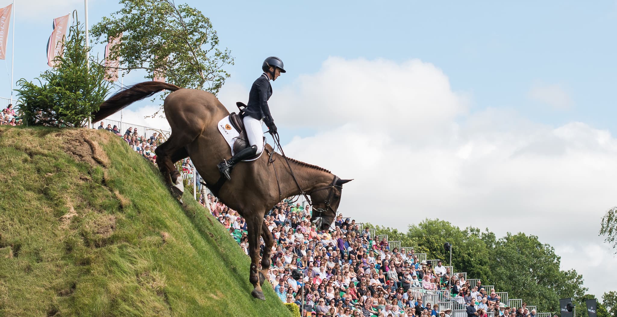 EQU Streamz proudly endorsed by team gb showjumper harriet nuttall. Winner of grand prix showjumping and uses the bands on her horses both pre and pst competition for joint care, recovery and wellbeing