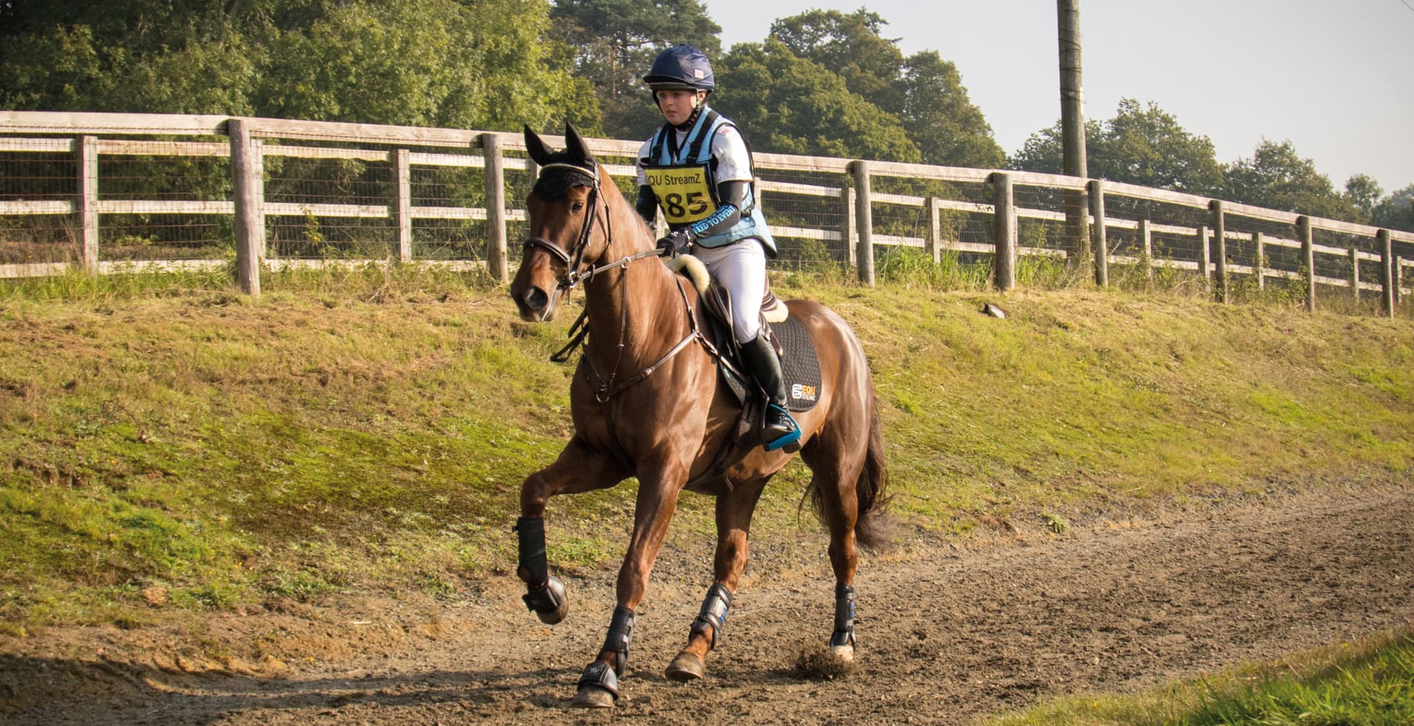 EQU Streamz advanced magnetic horse bands sponsored by Harriet Upton for Team GB 3-day eventing international. Endorses EQU bands for use both pre and post exercise on her horses owned by Queen Elizabeth II. 